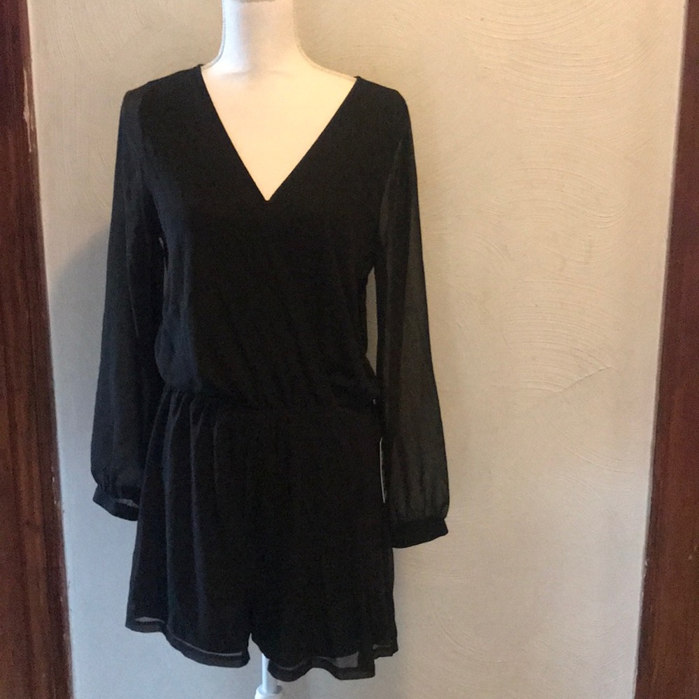 ⭐️SOLD⭐️New Express Black Romper Size M - Picture 4 of 6